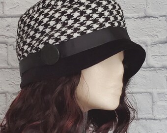 1920s Style Houndstooth Winter Cloche Hat with Velvet Brim