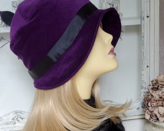 1920s Velvet Cloche Hat: Purple Flapper Style With Black  display picture 3