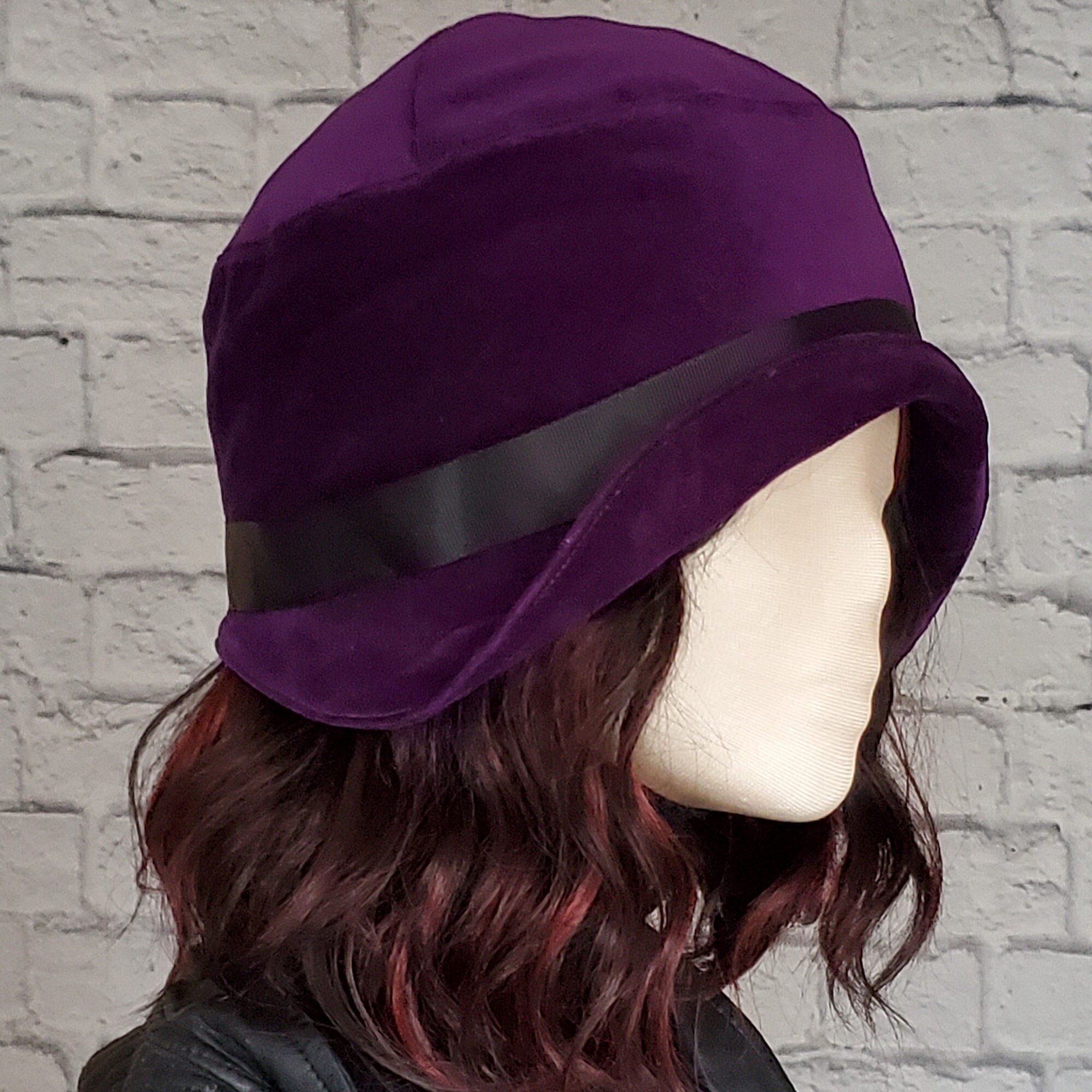 1920s Velvet Cloche Hat: Purple Flapper Style With Black 