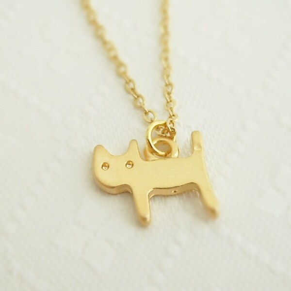 Pretty cat pendant necklace in gold, cat necklace, everyday jewelry, bridesmaid jewelry