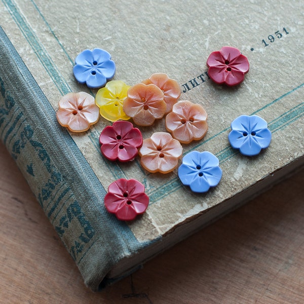 Vintage Flower Buttons - Colorful Sewing Buttons, Sewing Buttons for Crafting - Set of 12