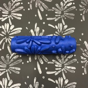 Chasing Daises Pattern - Stamping Paint Roller - 7" Decorative Art Roller