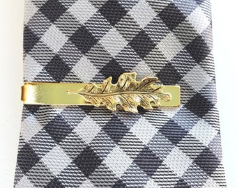 Leaf motif tie bar