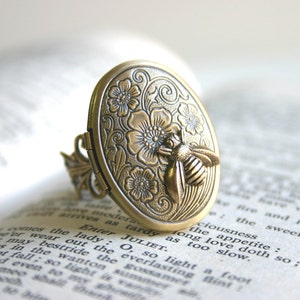 Bee Locket Ring Antiqued Brass Adjustable Filigree Ring Oval Photo Locket Hidden Message Woodland Boho Picture Queen Bee Ring image 1