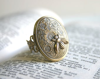 Bee Locket Ring Antiqued Brass Adjustable Filigree Ring Oval Photo Locket Hidden Message Woodland Boho Picture Queen Bee Ring