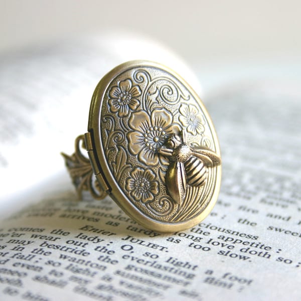 Bee Locket Ring Antiqued Brass Adjustable Filigree Ring Oval Photo Locket Hidden Message Woodland Boho Picture Queen Bee Ring