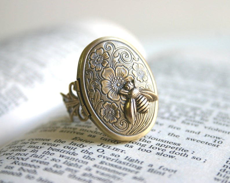 Bee Locket Ring Antiqued Brass Adjustable Filigree Ring Oval Photo Locket Hidden Message Woodland Boho Picture Queen Bee Ring image 1