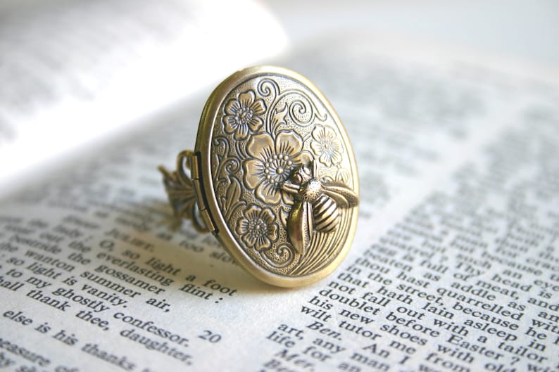 Bee Locket Ring Antiqued Brass Adjustable Filigree Ring Oval Photo Locket Hidden Message Woodland Boho Picture Queen Bee Ring image 5