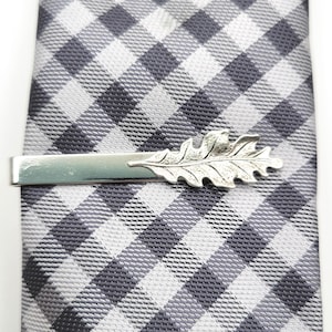 Silver Oak Leaf Tie Clip, Thin Tie Bar, Rustic, Skinny Ties, Woodland, Nature, Men, Groom, Best man, Men, Fall Winter Wedding, Off the Edge