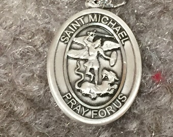 Silberner Anhänger Heiliger Michael mit Kette