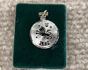 Leo Silber Charm