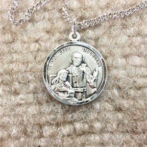 Colgante de plata de San Camillo con cadena