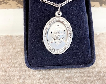 Colgante de plata de San Josemaría Escriva con cadena