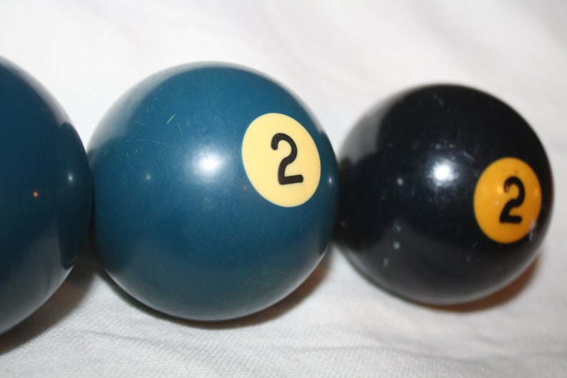 Vintage number 2 billiard ball pool ball solid blue ball Belgium image 5