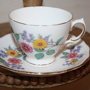 Royal Vale Bone China Tea Cup and Saucer Set: Floral England