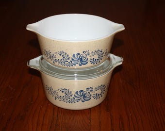 Vintage Homestead Pyrex Bowl Set: Beige & Blue Bowls