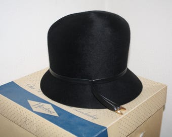 Vintage Black Wool Hat, Leather Ribbon, 1950s Henry Pollak Box