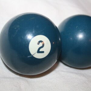 Vintage number 2 billiard ball pool ball solid blue ball Belgium image 3
