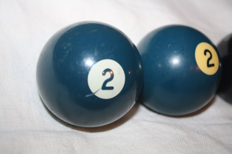 Vintage number 2 billiard ball pool ball solid blue ball Belgium image 3