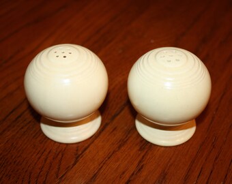 Fiesta Ball  Bulb Round Salt and Pepper Shaker Set Cream Off White Light Yellow Fiestaware Homer Laughlin