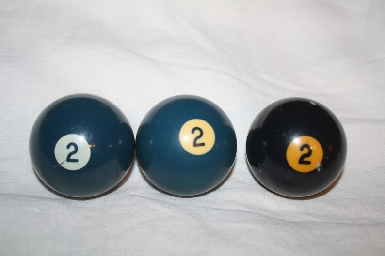 Vintage number 2 billiard ball pool ball solid blue ball Belgium image 1