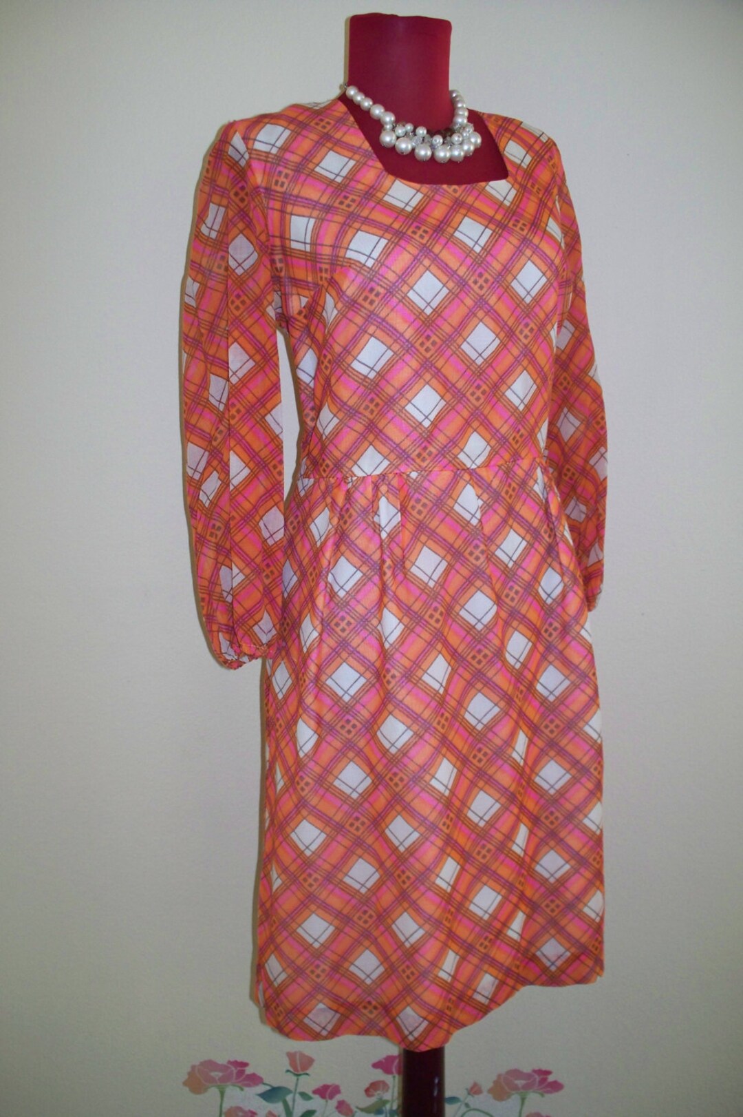 1950s Womens One Piece Dress With Button Detail Vogue Sewing
