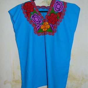 Embroidered Mexican Blouse Tunic Floral Womens Oaxaca Peasant Size L/XL Blue Boho Festival Latin Ethnic Top Shirt