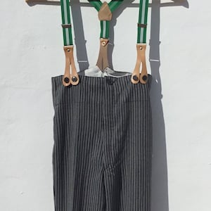 Calça infantil vintage espanhola de cintura alta flamenco/equitação cinza/preta listrada com suspensórios idade 8/9 W 24&quot;(61cm) L 23,5&quot;(60cm)