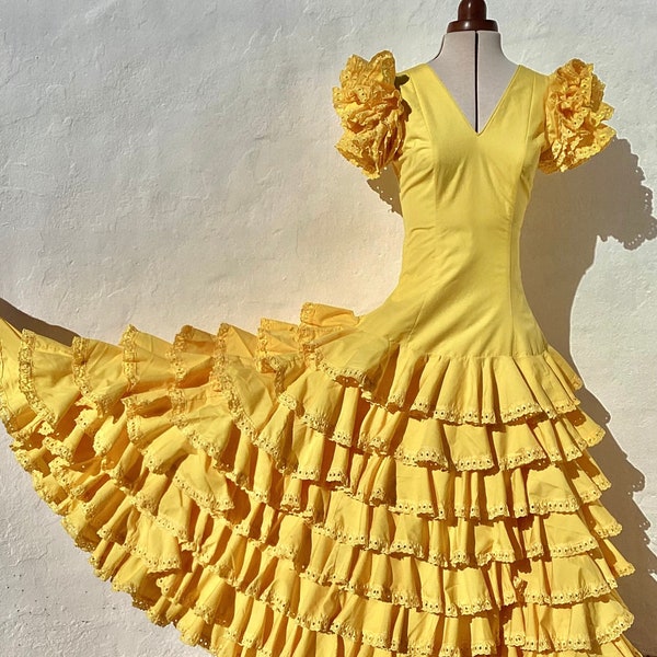 Robe gitane de flamenco espagnol Belle robe jaune primevère avec jupe circulaire à volants multiples 34"(86cm) Buste US6/8. Royaume-Uni 10/12 UE 38/40
