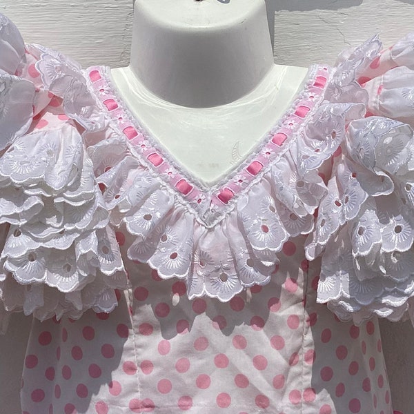 Jolie robe de flamenco espagnole vintage pour bébé fille, jolis pois/rubans blancs/roses + poitrine en dentelle brodée anglaise blanche, 56 cm (22 po.) Âge de 2 à 3 ans environ