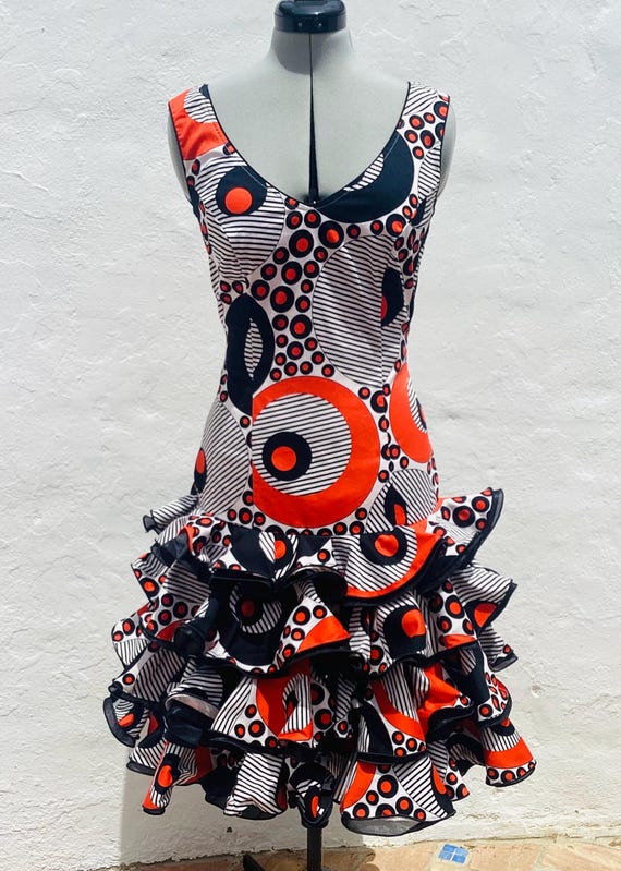 Superbe robe gitane flamenco espagnole motif noir/blanc/rouge