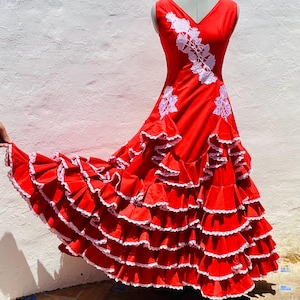 Elegant Vintage Spanish Red Flamenco Dress with Lovely White Floral Applique Motifs+Lace Trims Size 8/10UK. 4/6US. 36/38EU BUST 32”(81.5cm)