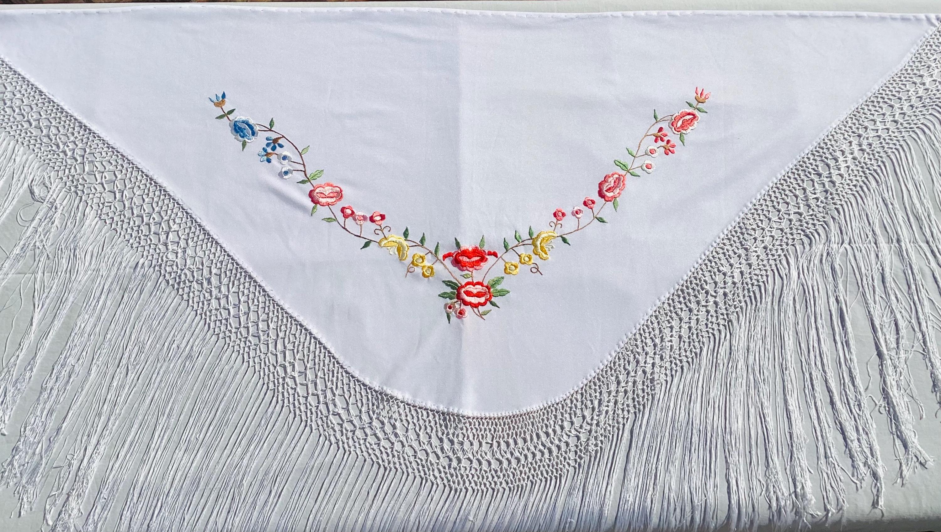 ヴィンテージホワイトスペイン製マントンショール、花柄刺繍、シルク