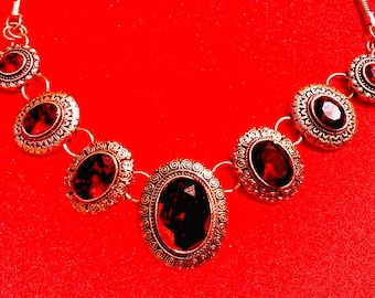 Prachtige vintage zilverkleurige ketting met grote sprankelende robijnstenen + slangenketting