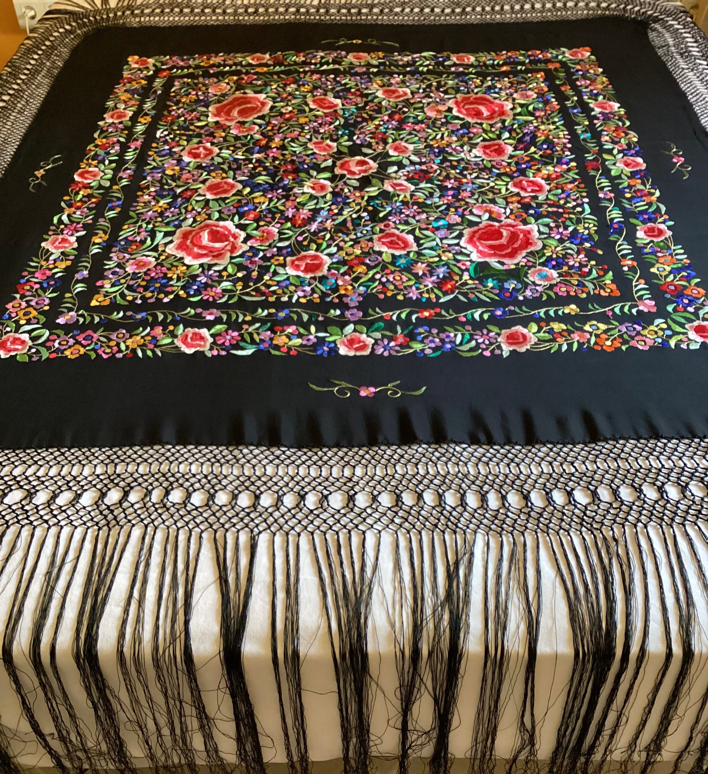 La Señorita Spanisches Manton Tuch - Weiß Mit Blumenstickerei Größe S