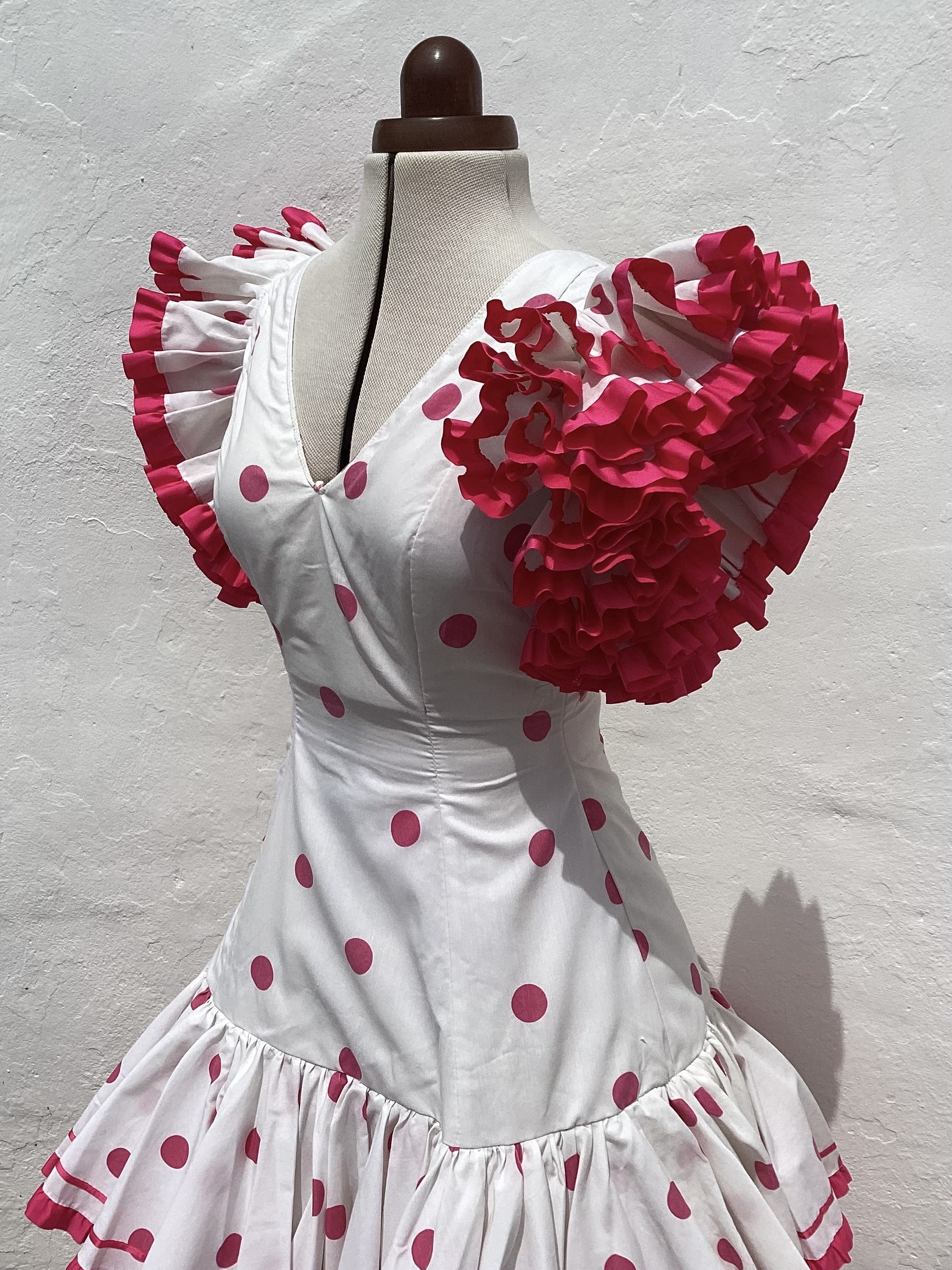 [新品] フラメンコ衣裳 • Made in Spain 新品] 真っ赤なフラメンコ衣裳 • Made in Spain 新品] フラメンコ衣裳