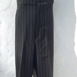 Hoog getailleerde Spaanse rijbroek jongens/broek met knoopbretels/bretels 58,5 cm (58,5 cm) en 43 cm (L) 5/6 jaar grijs/zwarte krijtstrepen