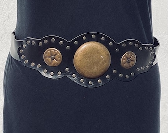 Cinturón de cadera vintage estilo western con conchos: piel sintética marrón oscuro, conchos florales de bronce (32-38”)