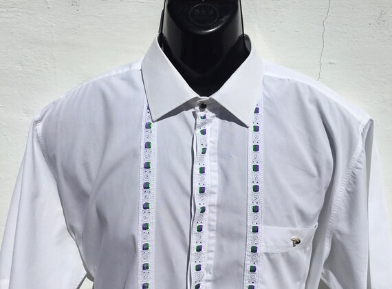 A white shirt in spanish deals