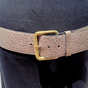 Kirsten Schjonning Handgefertigter Damen-Hüftgürtel aus breitem Leder + schwere Goldschnalle Max Taille 96,5 cm (38 &#39;&#39;) Min 86,5 cm Made in Denmark
