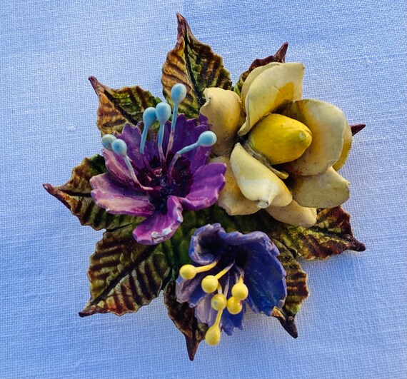 Vintage　1940’s flower handpaint brooch vintage brooch Flowers with plastic rhinestone circa 1940