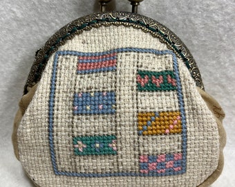 Coin purse: Mini carpet bag - Counted Cross Stitch Rows