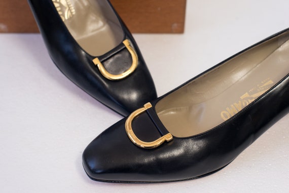 1970's Salvatore Ferragamo Black Pumps with Ganci… - image 6