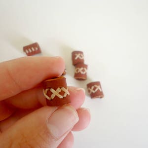 Kreuzstich Leder Dread Perle: Handgemachter Haarschmuck