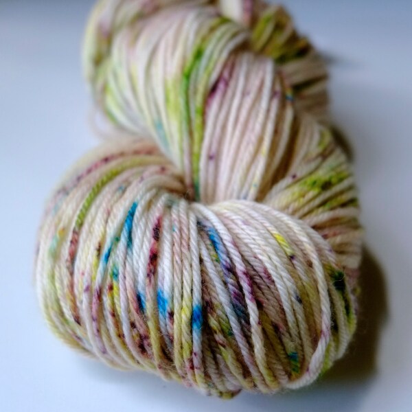 DK MERINO 124g,  DK Australian merino, superwash, speckle-dyed, hand-dyed