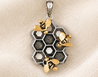 Honigbienen-Anhänger aus Sterlingsilber und 14-karätigem Gold, Wabenmuster, drei goldene Bienen, handgefertigter Imkerschmuck, für Bienenliebhaber (UT9-TNP)
