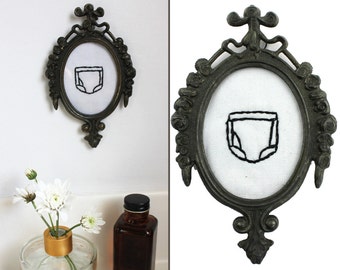 Tighty Whities bordado a mano ovalado ornamentado Vintage marco
