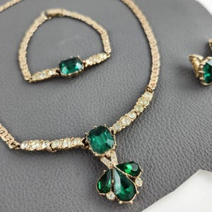Emerald Green Glass & Rhinestone Gold Chain Vintage 1960s Necklace, Bracelet and Clip On Earrings Set