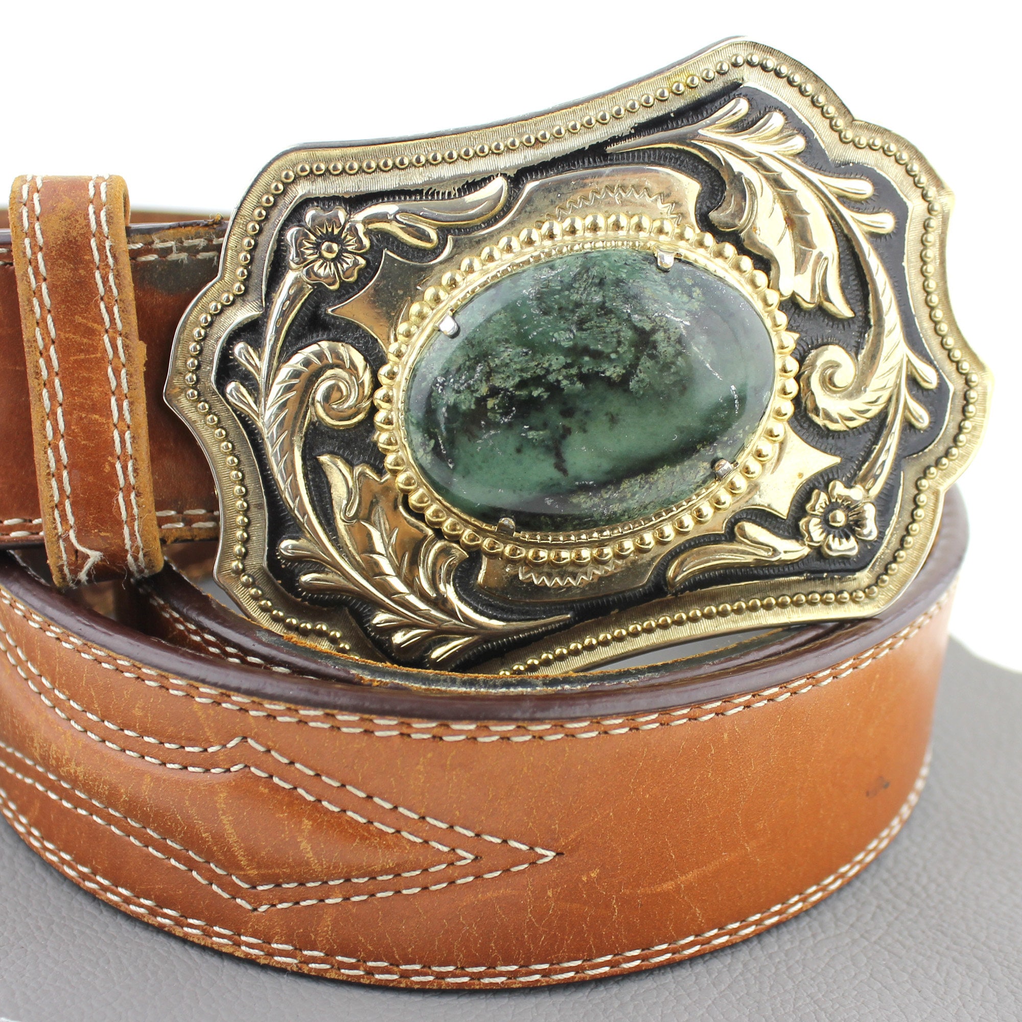 明治～大正アメリカ製寄せ木達磨掛け Green Stone Buckle on a Tobacco Brown Leather Belt Unisex