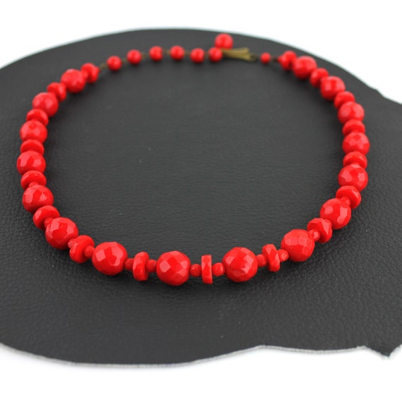Cherry Red Faceted Bead Vintage Necklace - image 4